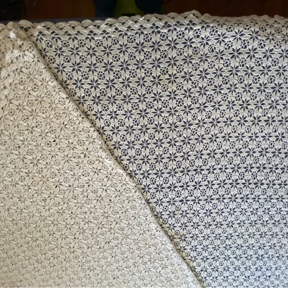 Vintage Crochet Lace Tablecloth - Picture 5 of 7